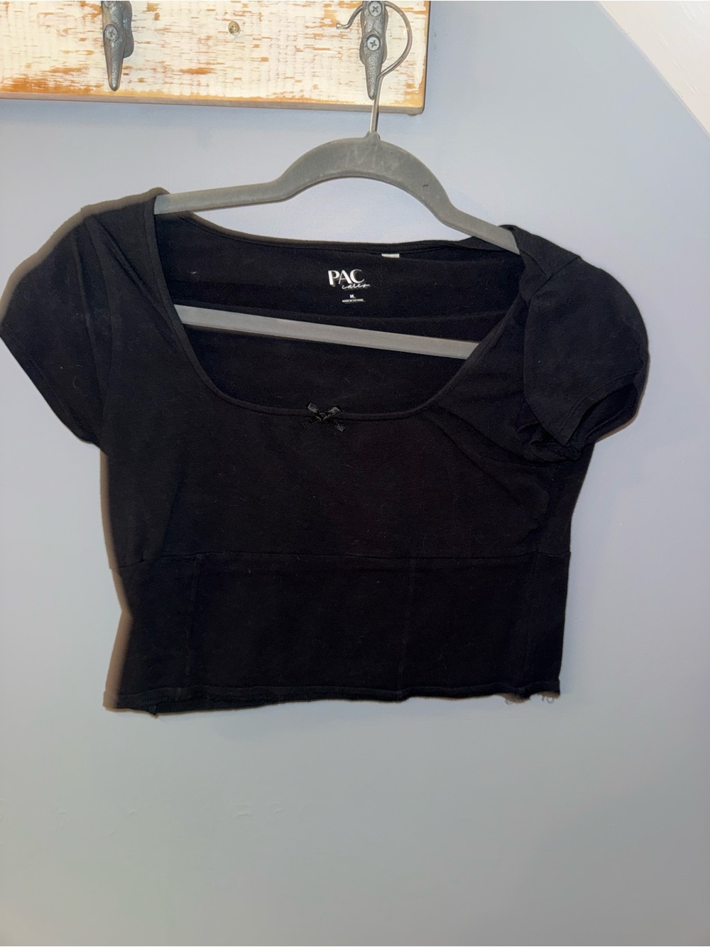 PacSun Black Scoop Neck Short Sleeve Crop Top with Front Bow